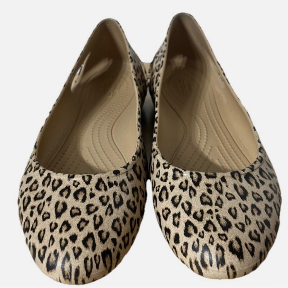CROCS Leopard/Animal Print Slip-on Ballet Flats Closed Heel Water Friendly